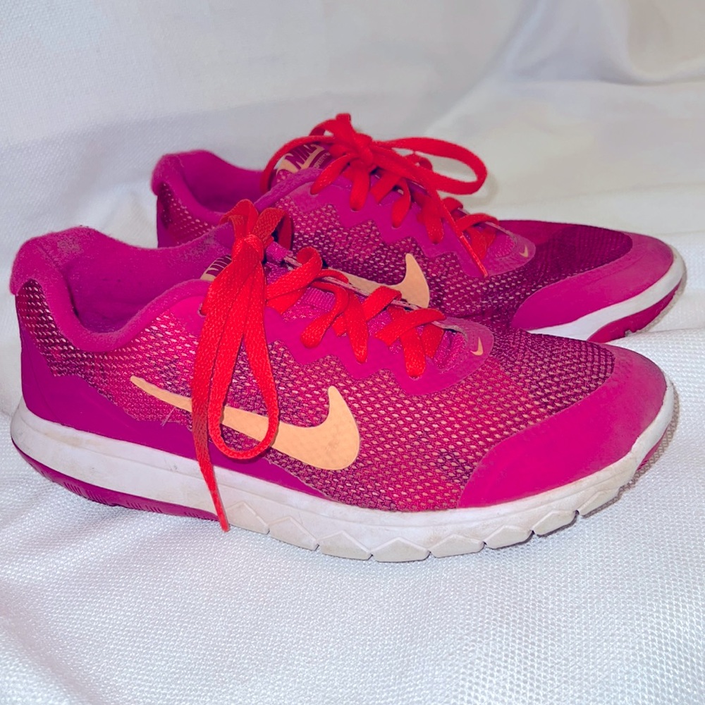 Nike camo/hot pink sneakers, size 6.5
